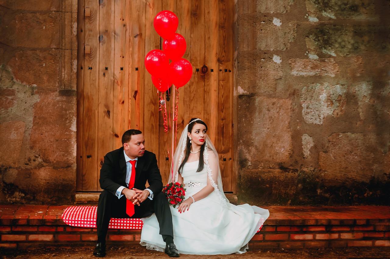 Les nouveaux mariés attendent des concours de mariage