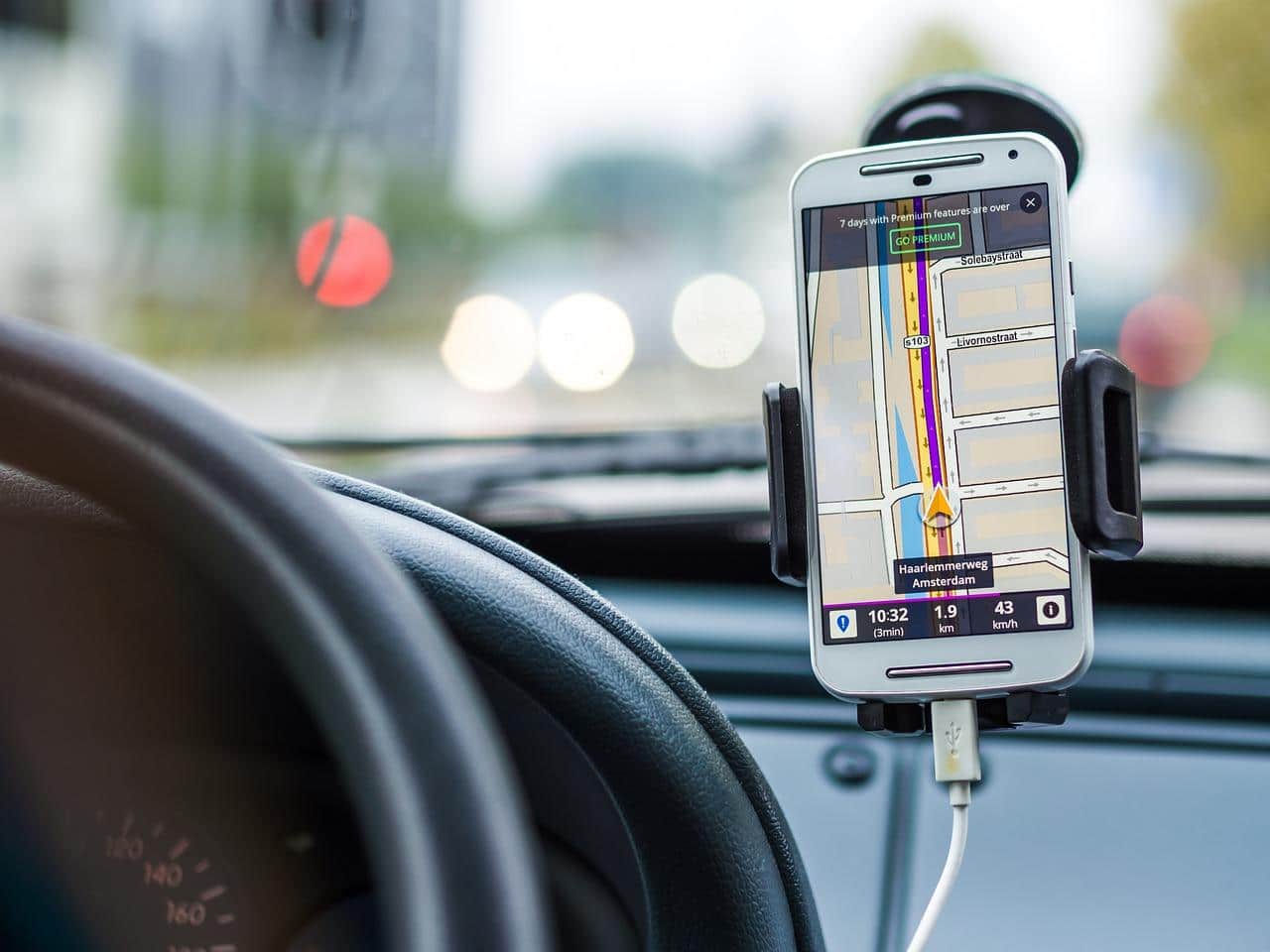 Navigateur de voiture dans le téléphone