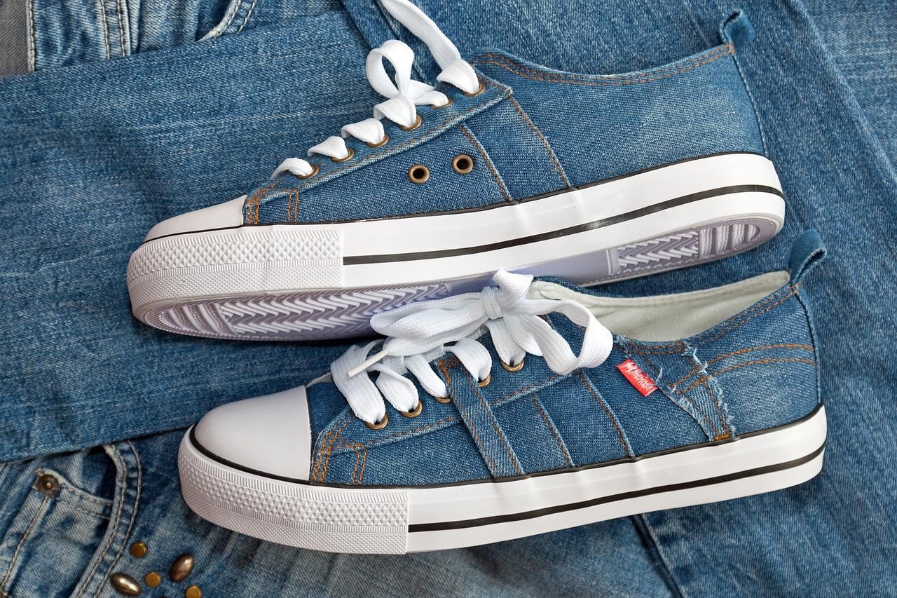 Comment nettoyer les baskets en tissu blanc