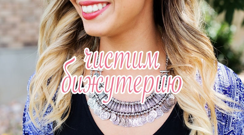 Fille avec un collier